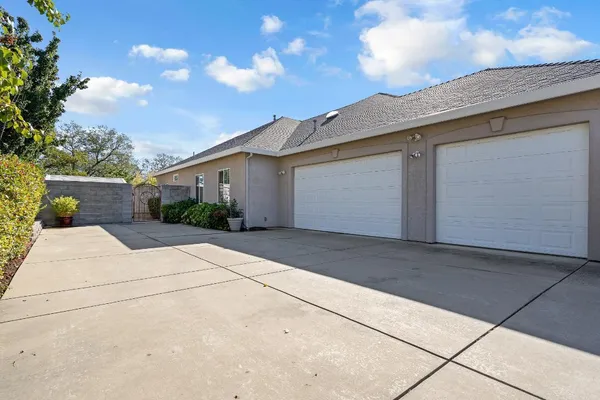 $690,000 | 3685 Wimbledon Drive, Redding, CA 96002