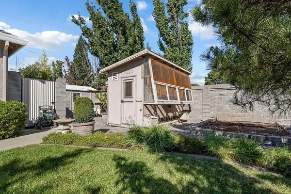 $690,000 | 3685 Wimbledon Drive, Redding, CA 96002