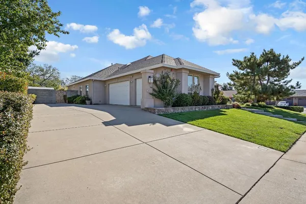 $690,000 | 3685 Wimbledon Drive, Redding, CA 96002