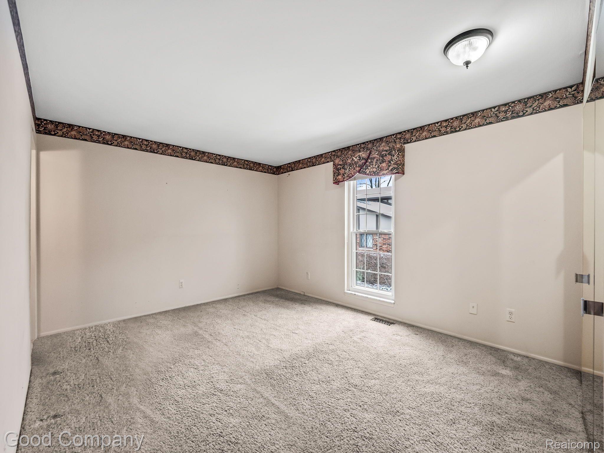 1984 Pondview Court Rochester, MI 48309 - Photo 11 of 20 Gallery Image 11