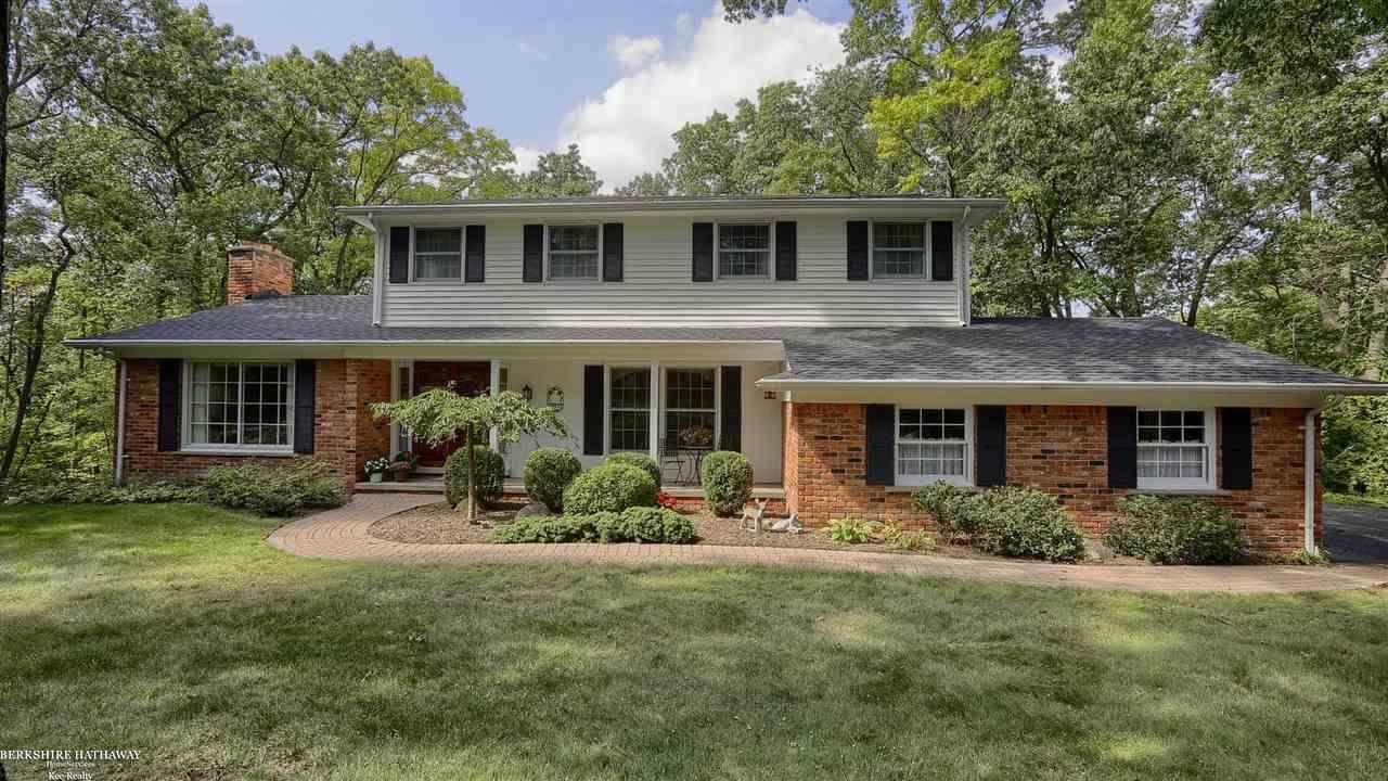 6010 Deguise Court Rochester, MI 48306 - Photo 1 of 31 Front