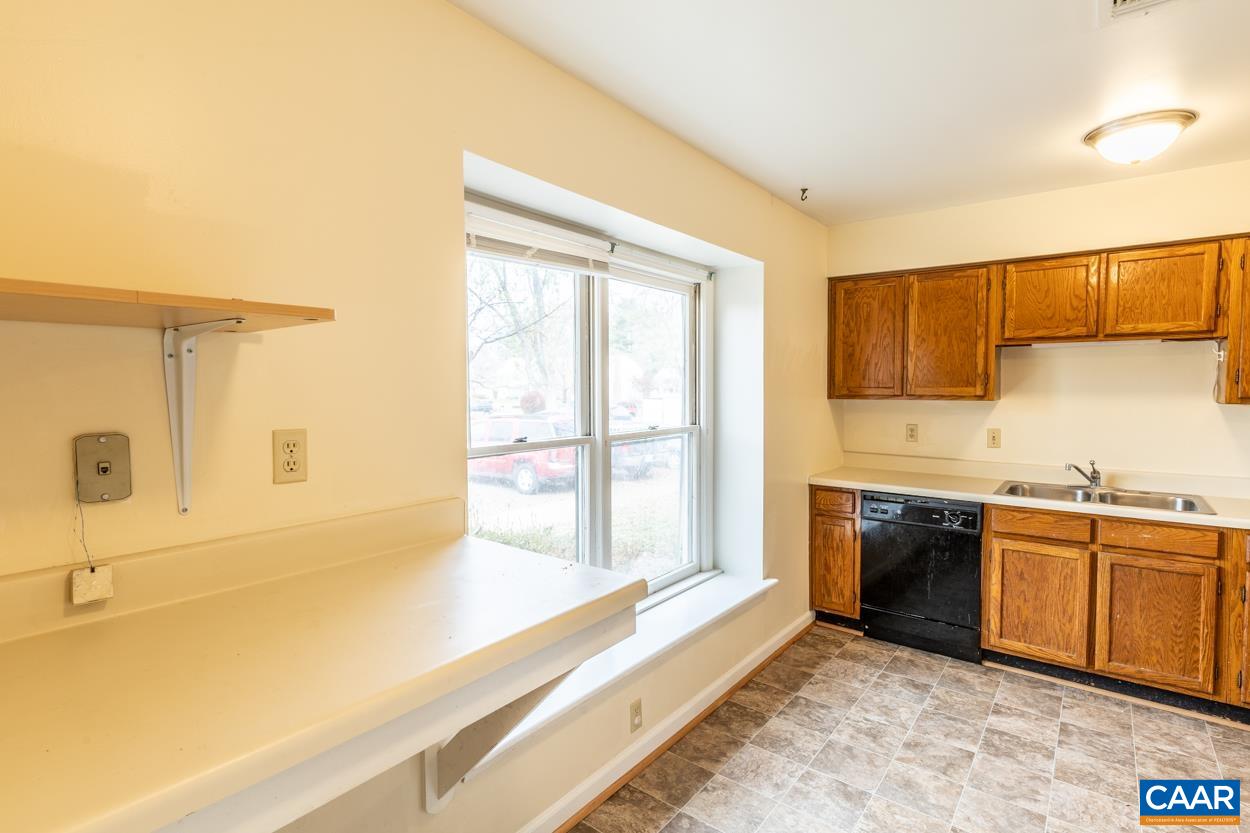 1422 Minor Ridge Court Charlottesville, VA 22901 - Photo 4 of 38 Gallery Image 4