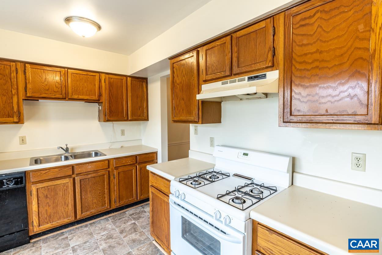 1422 Minor Ridge Court Charlottesville, VA 22901 - Photo 5 of 38 Gallery Image 5