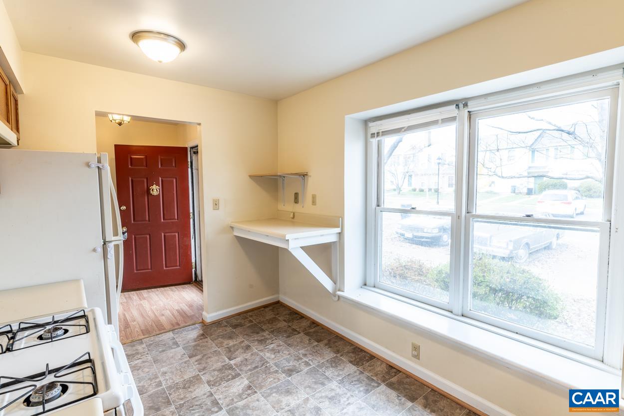 1422 Minor Ridge Court Charlottesville, VA 22901 - Photo 7 of 38 Gallery Image 7