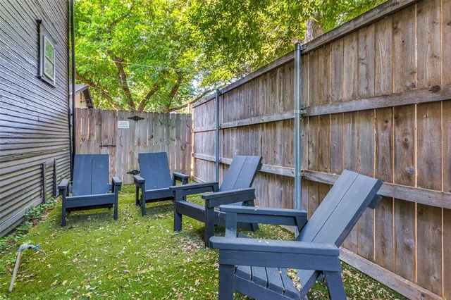 $575,000 | 1409 West Allen Avenue, Fort Worth, TX 76110