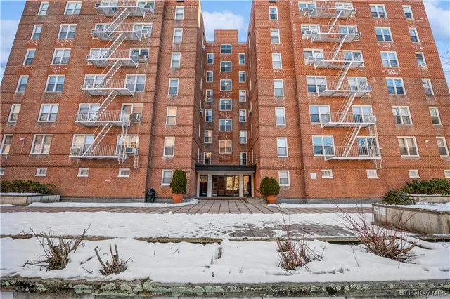 $350,000 | 517 Riverdale Avenue, Unit 4B 5B, Yonkers, NY 10705