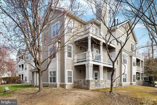 $385,000 | 1705 Lake Shore Crest Drive, Unit 25, Reston, VA 20190