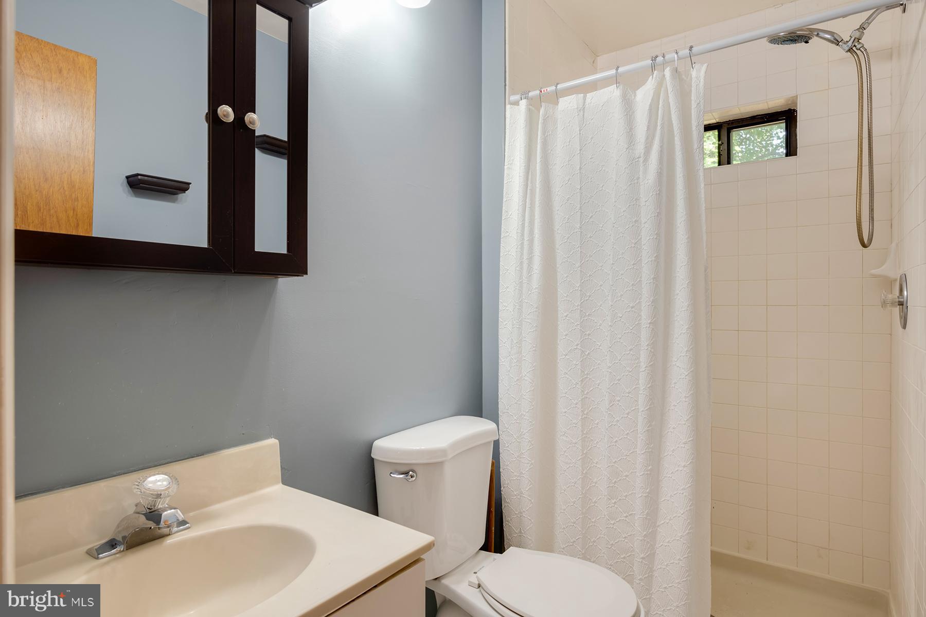 1435 Oak Bluff Road Edgewater, MD 21037 - Photo 12 of 21 Second full bathroom