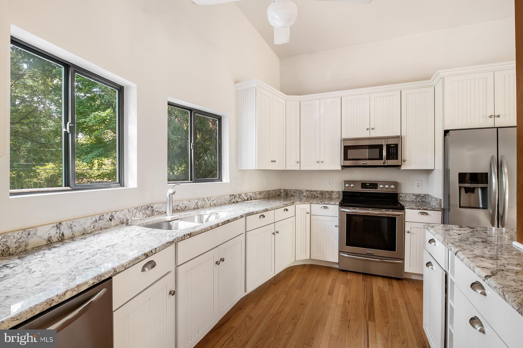 1435 Oak Bluff Road Edgewater, MD 21037 - Photo 3 of 21 Kitchen has granite counters