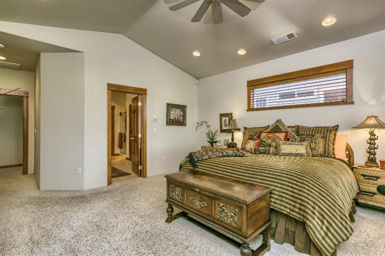 914 St Andrews Way Eagle Point, OR 97524 - Photo 17 of 35 Additional Photo