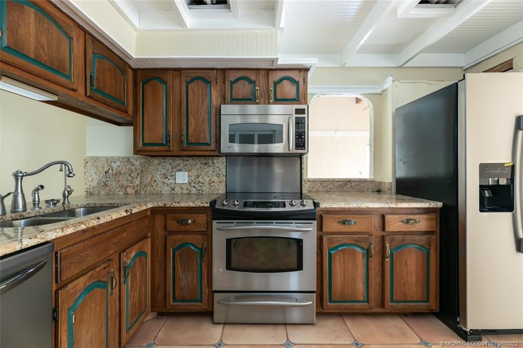 785 Southwest Rustic Circle Stuart, FL 34997 - Photo 12 of 39 Kitchen