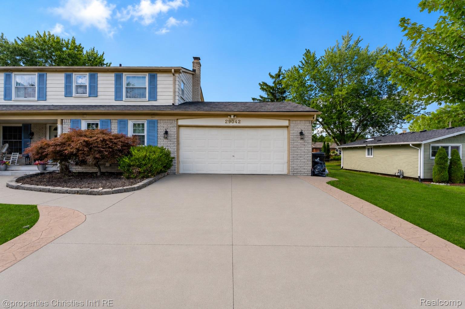 29042 Raleigh Road Farmington, MI 48336 - Photo 3 of 37 3.jpeg