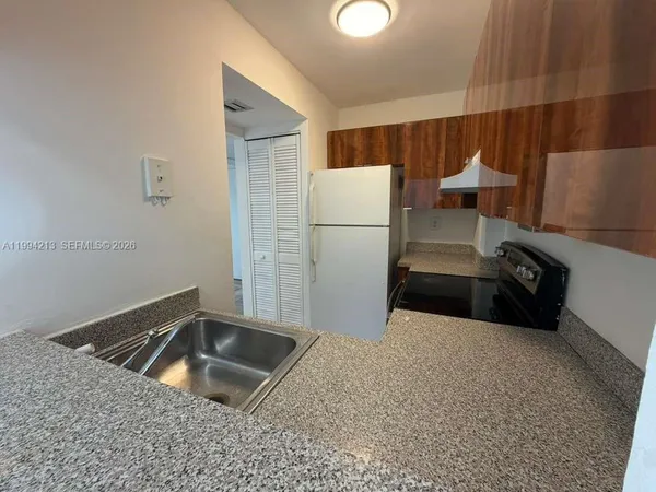 $2,050 | 8185 Northwest 7th Street, Unit 517, Miami, FL 33126