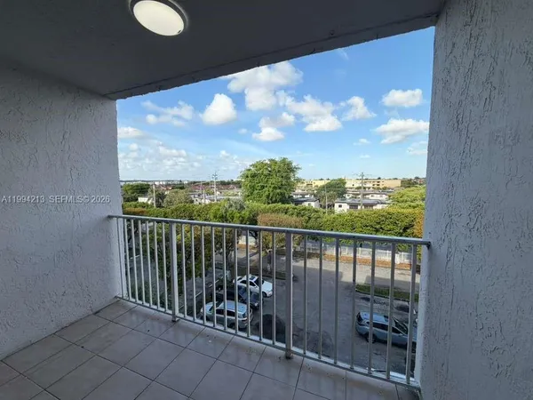 $2,050 | 8185 Northwest 7th Street, Unit 517, Miami, FL 33126