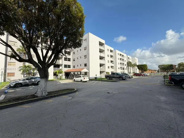 $2,050 | 8185 Northwest 7th Street, Unit 517, Miami, FL 33126