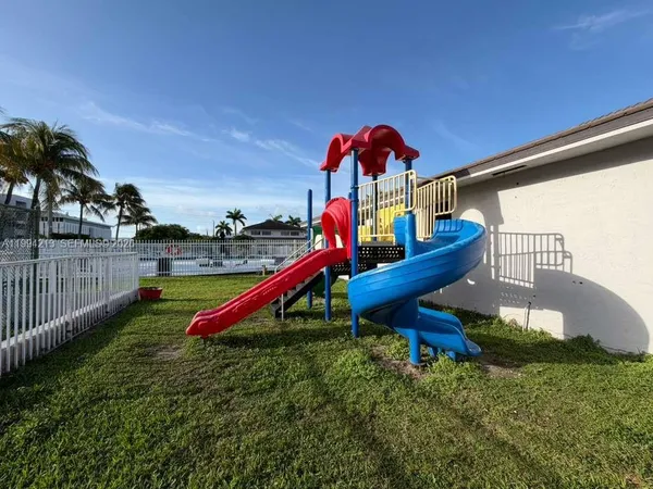 $2,050 | 8185 Northwest 7th Street, Unit 517, Miami, FL 33126