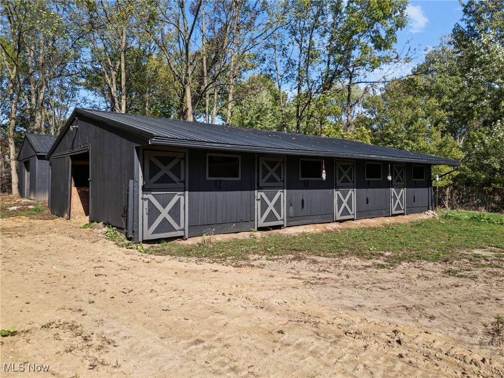 1043 Krumroy Road Akron, OH 44306 - Photo 31 of 48 6 stable and water available!