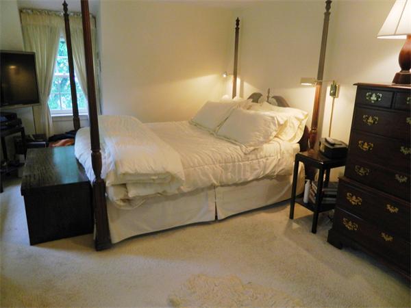 17 Sagamore Road Marblehead, MA 01945 - Photo 11 of 21 a bed room with a bed