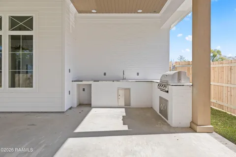 $875,000 | 111 Leaning Oak Drive, Lafayette, LA 70508