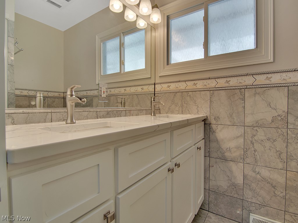 860 Ford Road Cleveland, OH 44143 - Photo 14 of 26