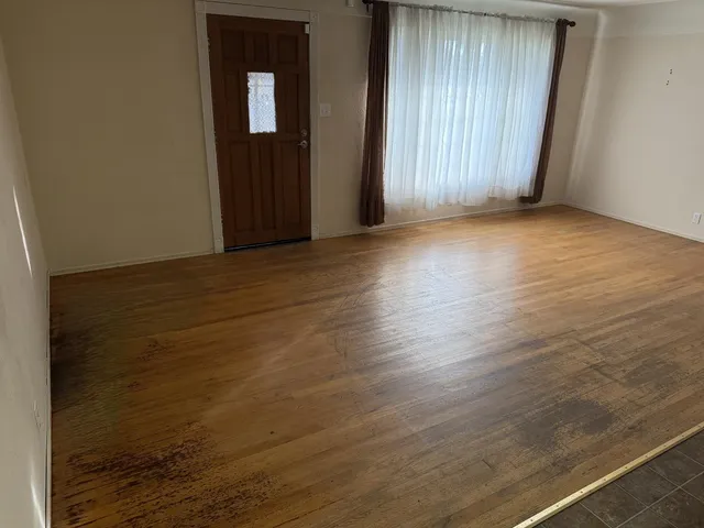 a view of a window in an empty room