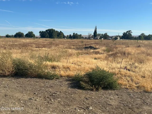 $220,000 | Nka Branch Road, Toppenish, WA 98948