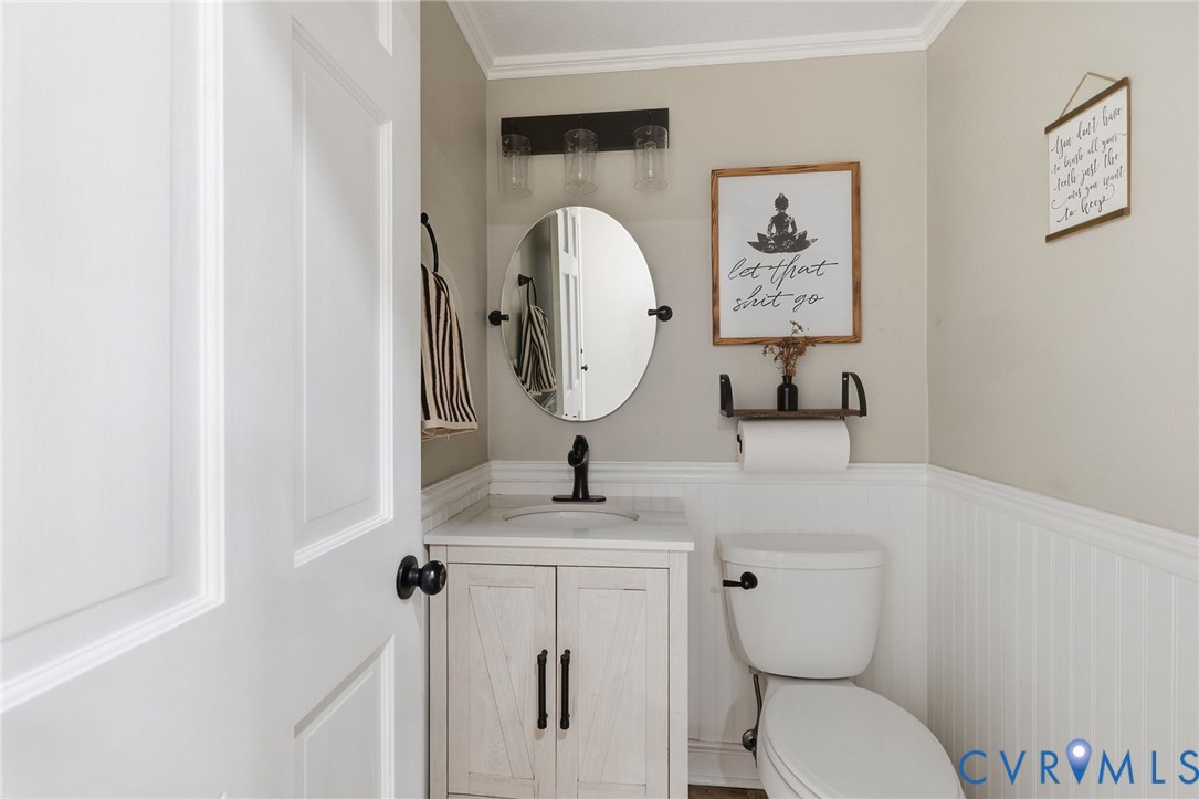 13411 Queensgate Road Midlothian, VA 23114 - Photo 16 of 37 1st floor powder room