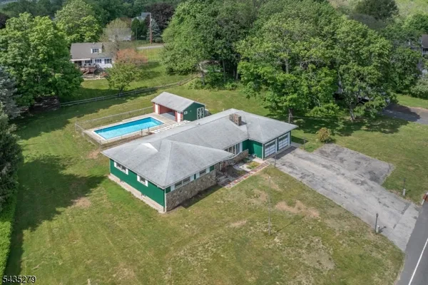 $850,000 | 7 Mosle Road, Peapack-Gladstone, NJ 07934
