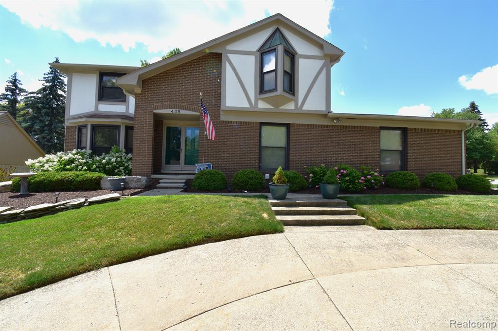 439 Shellbourne Drive Rochester Hills, MI 48309 - Photo 1 of 60