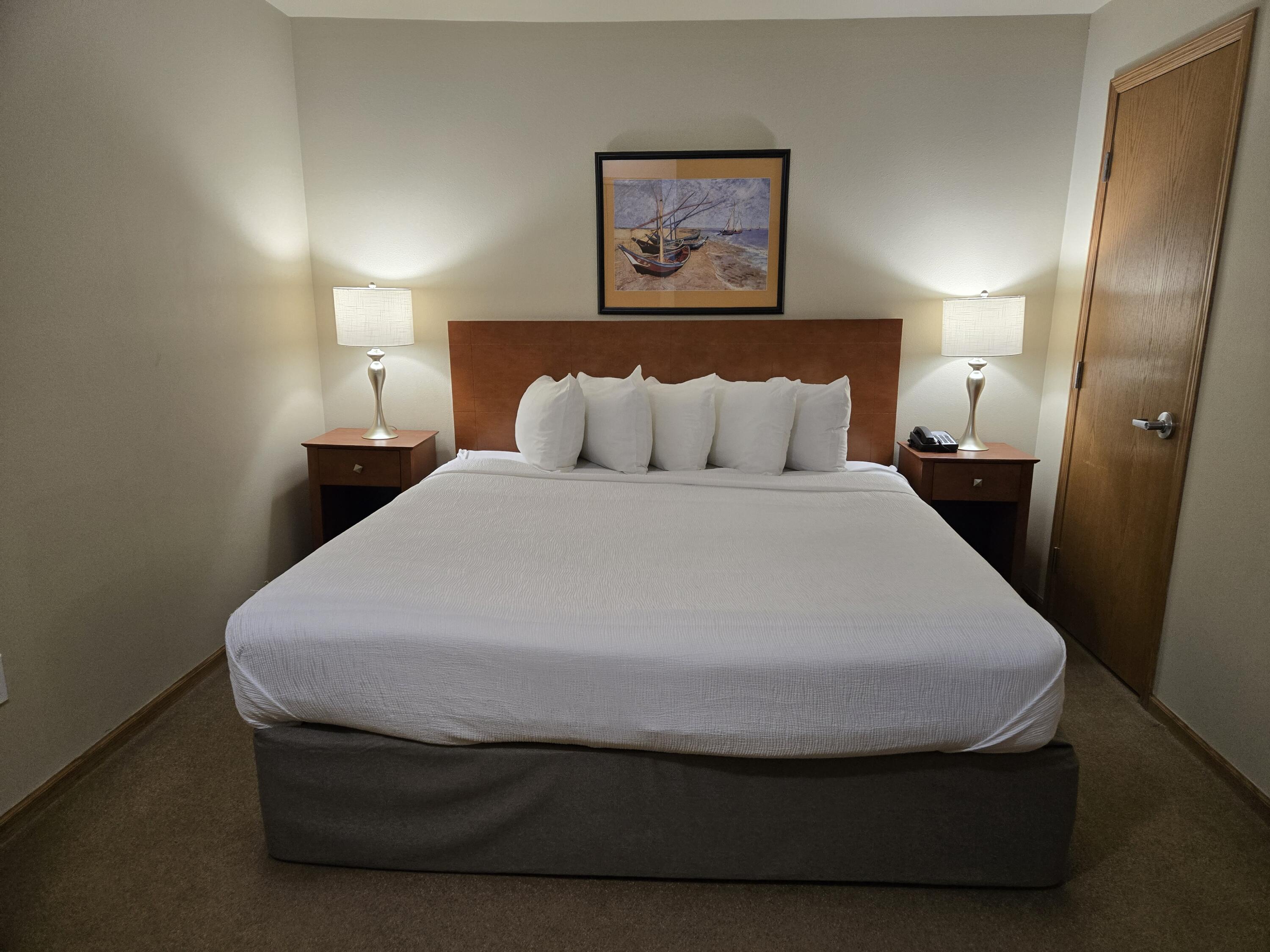 111 Center Street, Unit 237 Lake Geneva, WI 53147 - Photo 4 of 45 King Size Bed