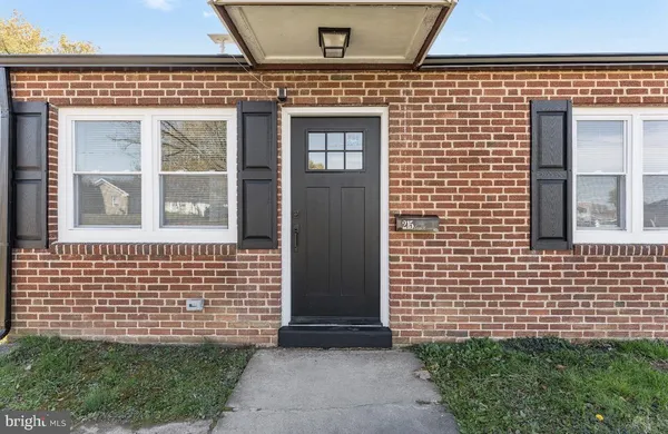 $299,000 | 215 Sykes Road, New Castle, DE 19720