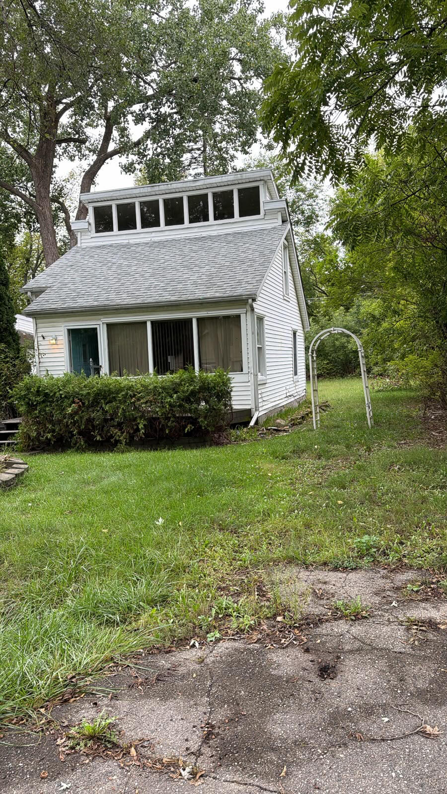 21517 Jacksonville Street Farmington, MI 48336 - Photo 2 of 18 Front of house