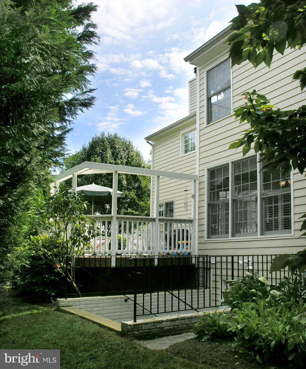 11414 Night Star Way Reston, VA 20194 - Photo 27 of 30 Exterior (Rear)