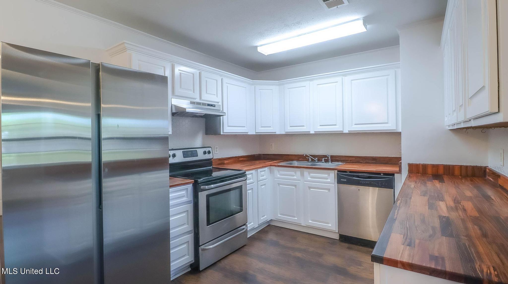 911 Lindh Road Gulfport, MS 39507 - Photo 8 of 23 911 Lindh-26006