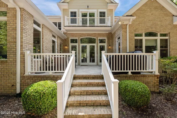 $899,900 | 125 Falling Water Way, Wallace, NC 28466