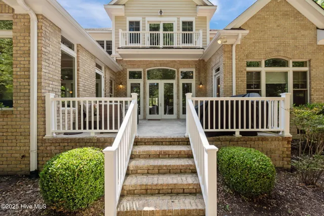 $899,900 | 125 Falling Water Way, Wallace, NC 28466