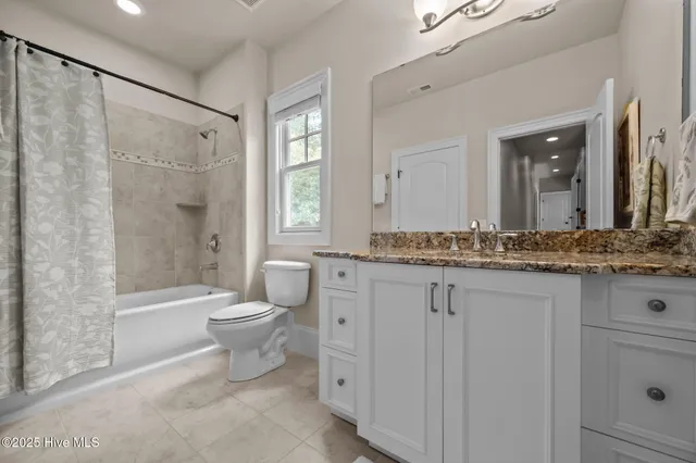 $899,900 | 125 Falling Water Way, Wallace, NC 28466