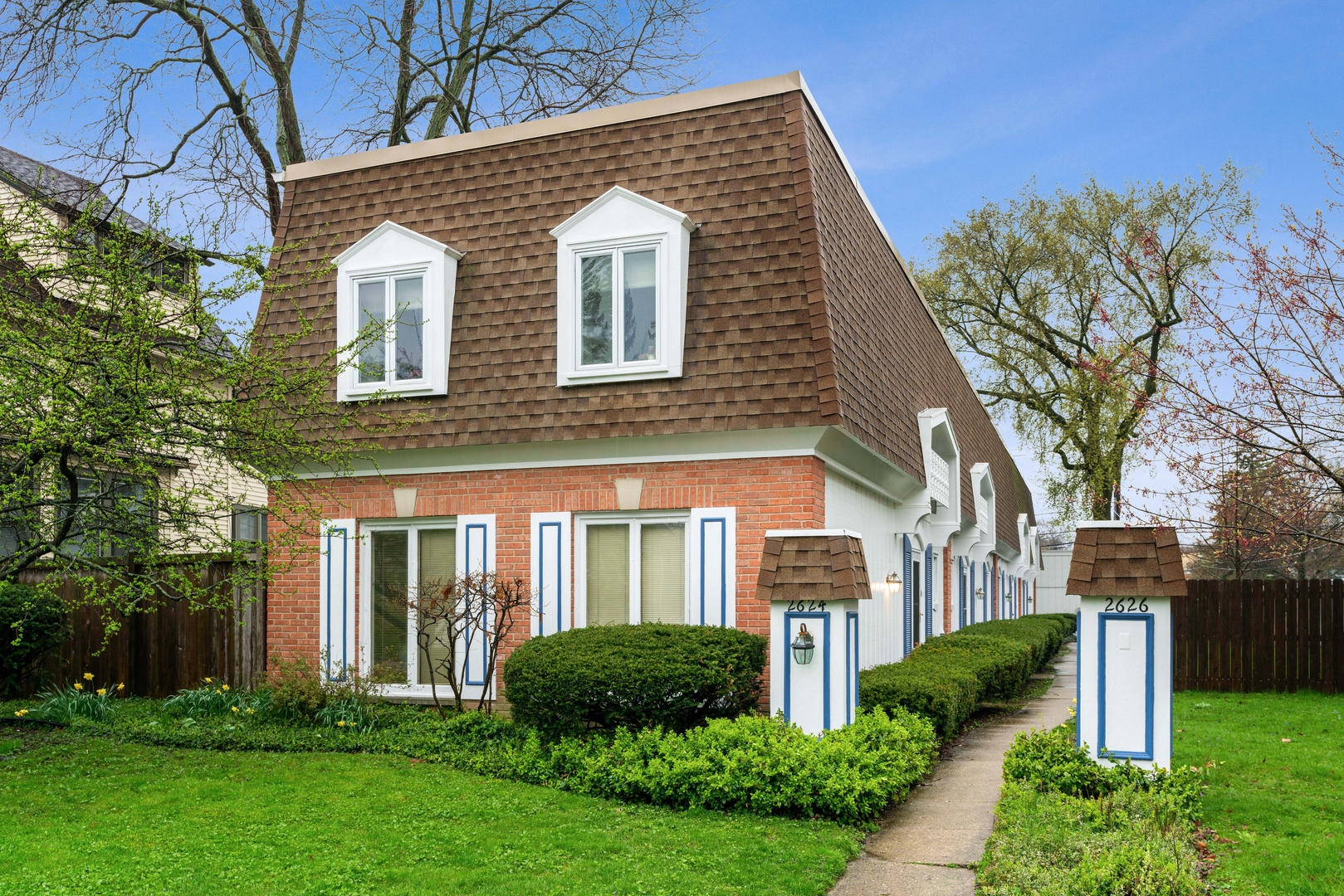 2626 Prairie Avenue, Unit B Evanston, IL 60201 - Photo 1 of 20 a front view of a house with a yard