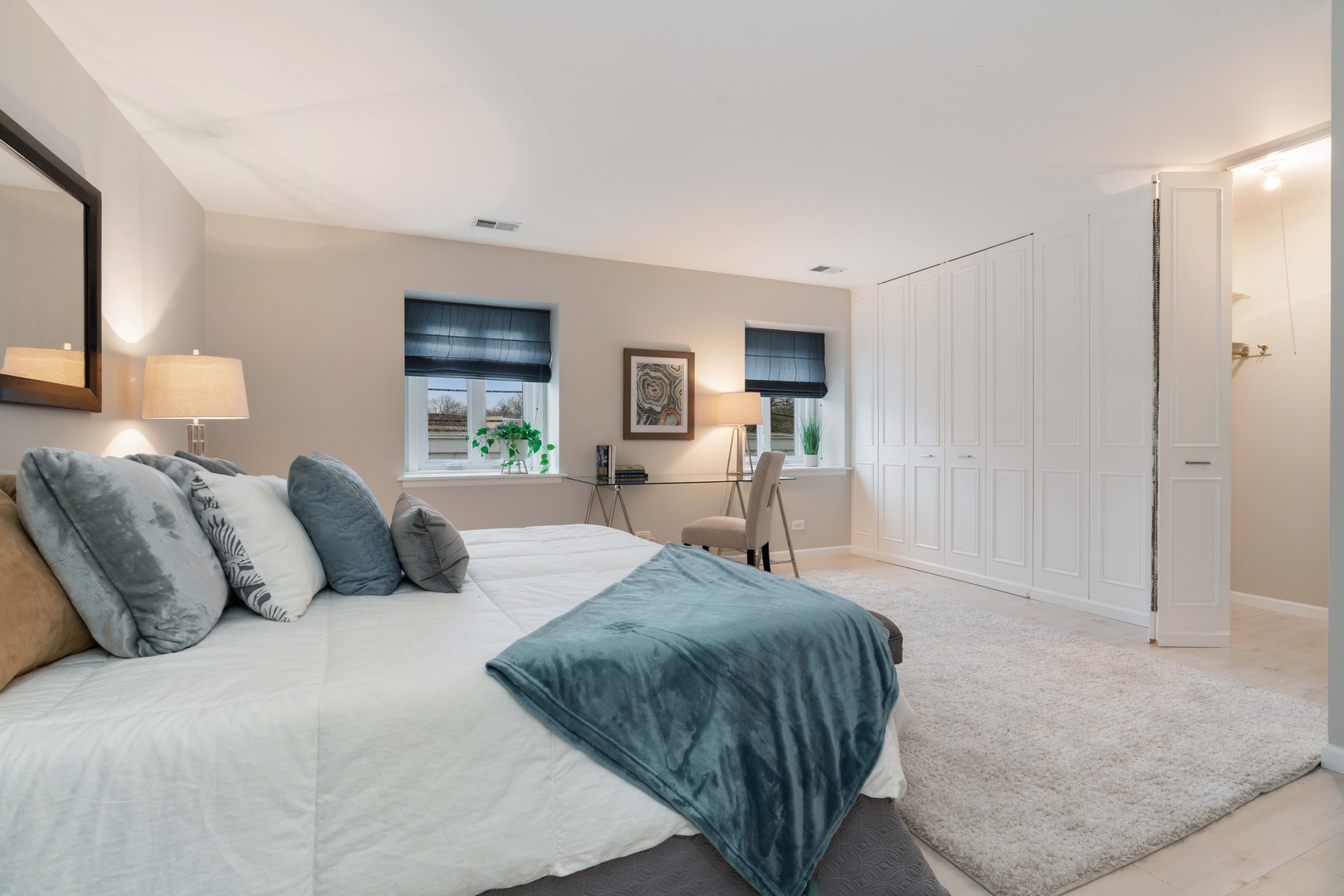 2626 Prairie Avenue, Unit B Evanston, IL 60201 - Photo 13 of 20 a bedroom with a bed and wooden floor