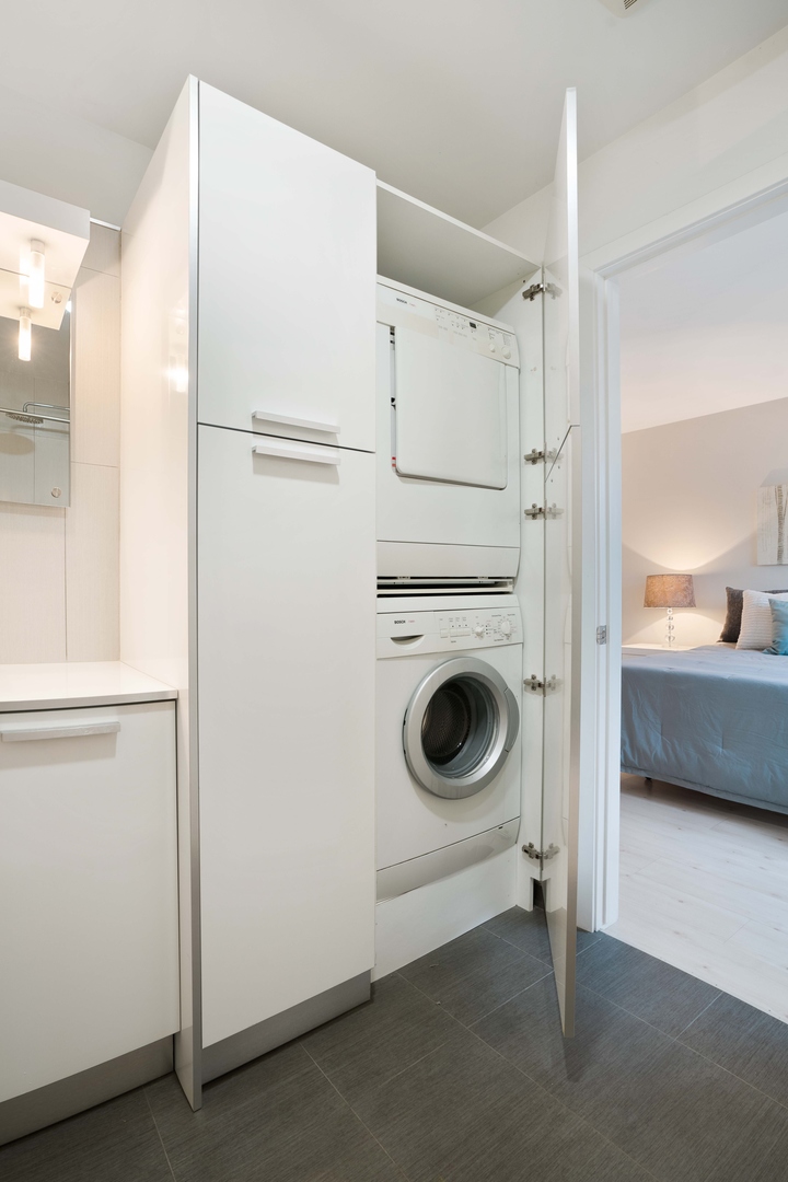 2626 Prairie Avenue, Unit B Evanston, IL 60201 - Photo 15 of 20 a view of a storage & utility room with a washer dryer