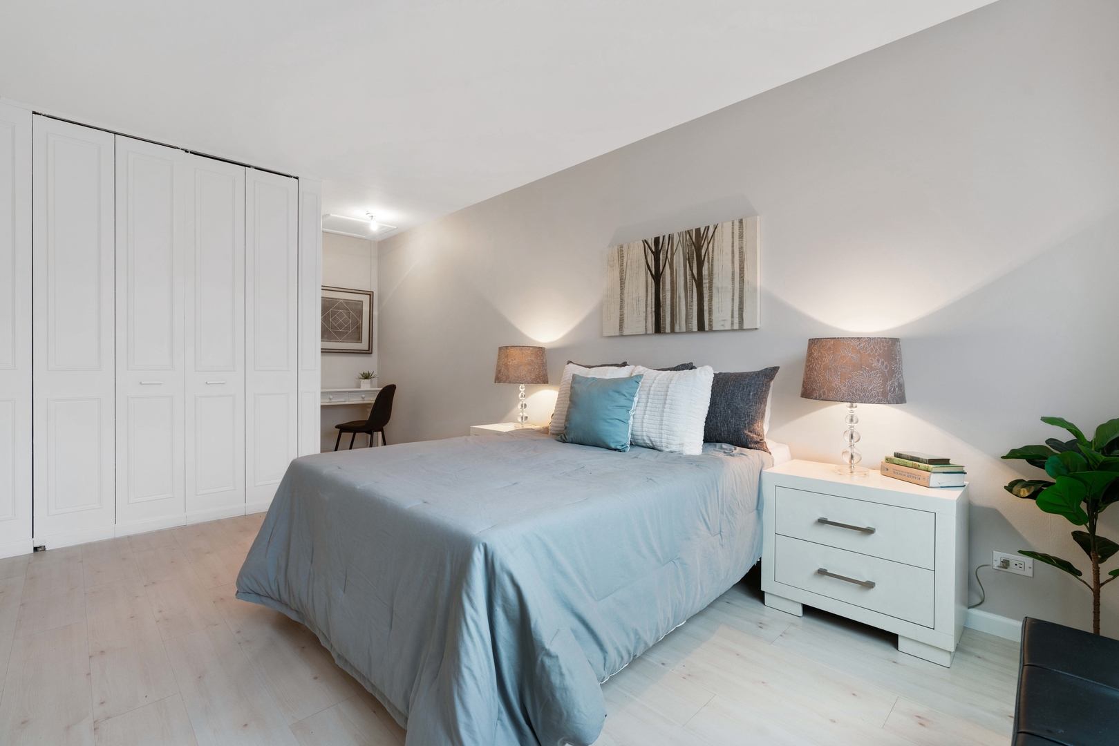 2626 Prairie Avenue, Unit B Evanston, IL 60201 - Photo 17 of 20 a bedroom with a bed and a night stand