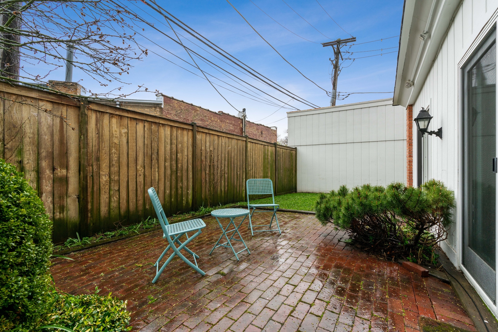 2626 Prairie Avenue, Unit B Evanston, IL 60201 - Photo 19 of 20 a table and chair in backyard of a house