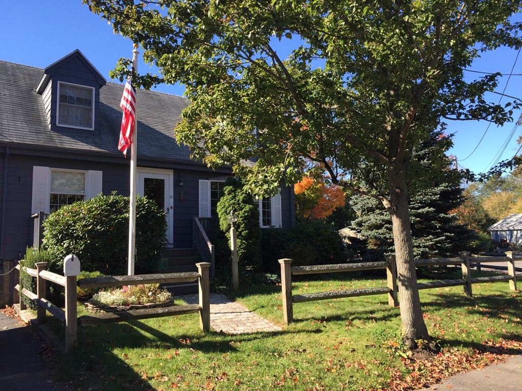 22 Reed Street Marblehead, MA 01945 - Photo 1 of 19 Gallery Image 1