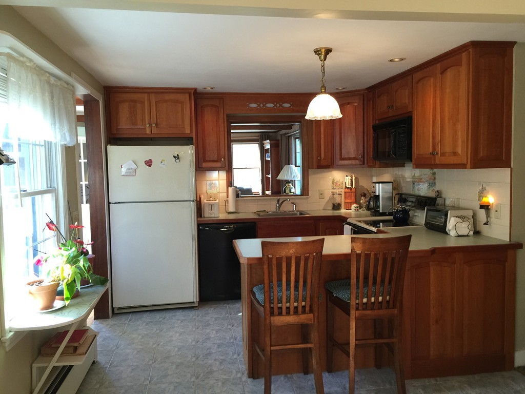 22 Reed Street Marblehead, MA 01945 - Photo 4 of 19 Gallery Image 4