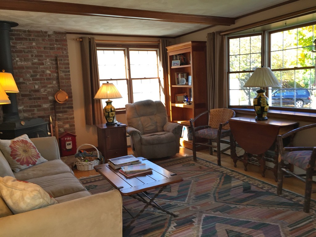 22 Reed Street Marblehead, MA 01945 - Photo 5 of 19 Gallery Image 5