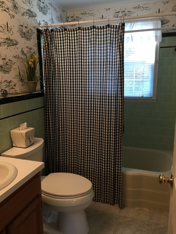 22 Reed Street Marblehead, MA 01945 - Photo 8 of 19 Gallery Image 8