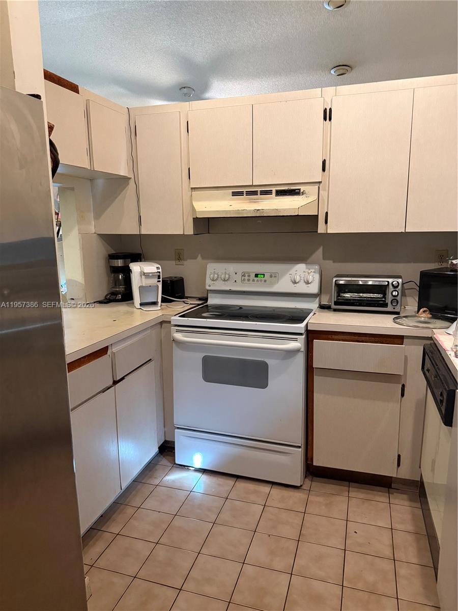 16286 Southwest 303rd Street Homestead, FL 33033 - Photo 5 of 10