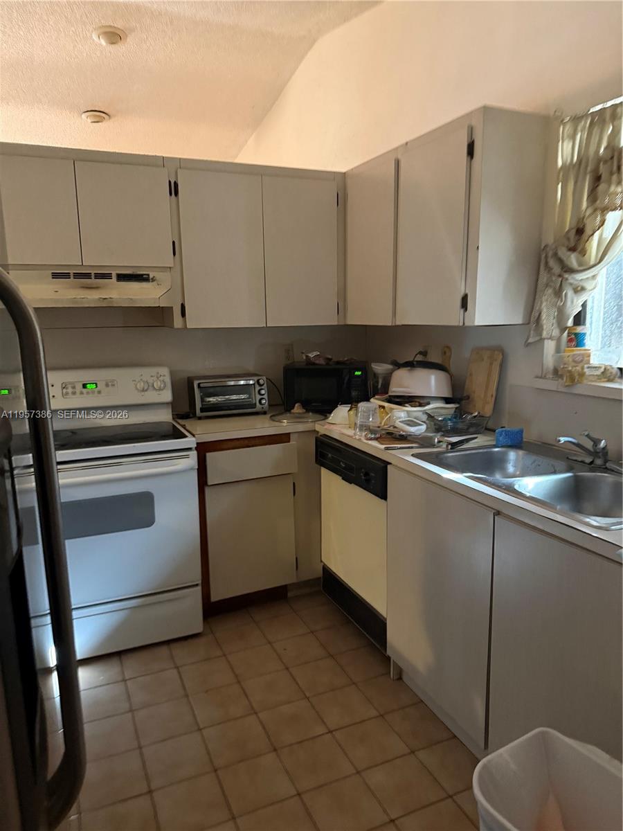 16286 Southwest 303rd Street Homestead, FL 33033 - Photo 6 of 10