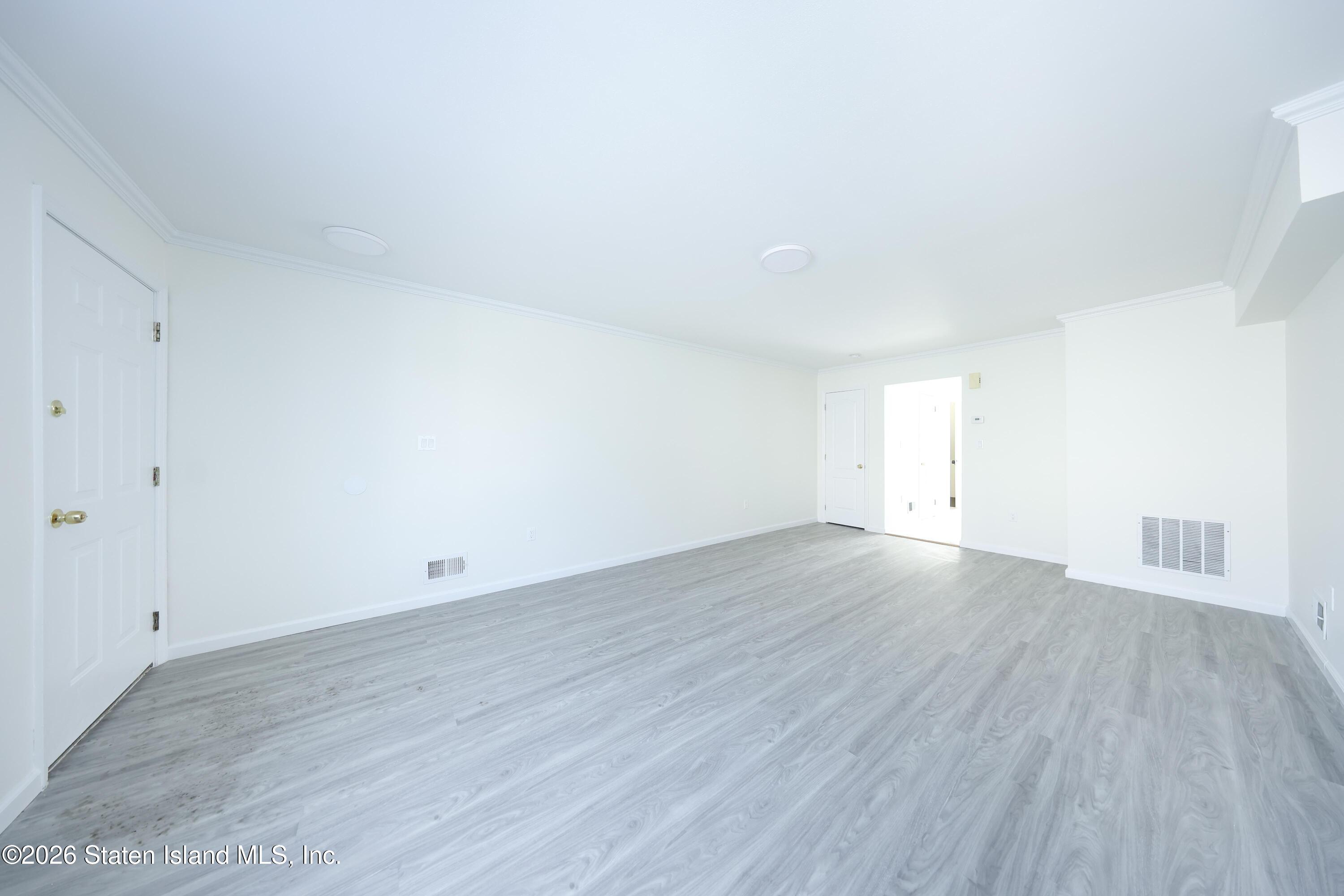 86 Confederation Place Staten Island, NY 10303 - Photo 11 of 29 IMG_9196