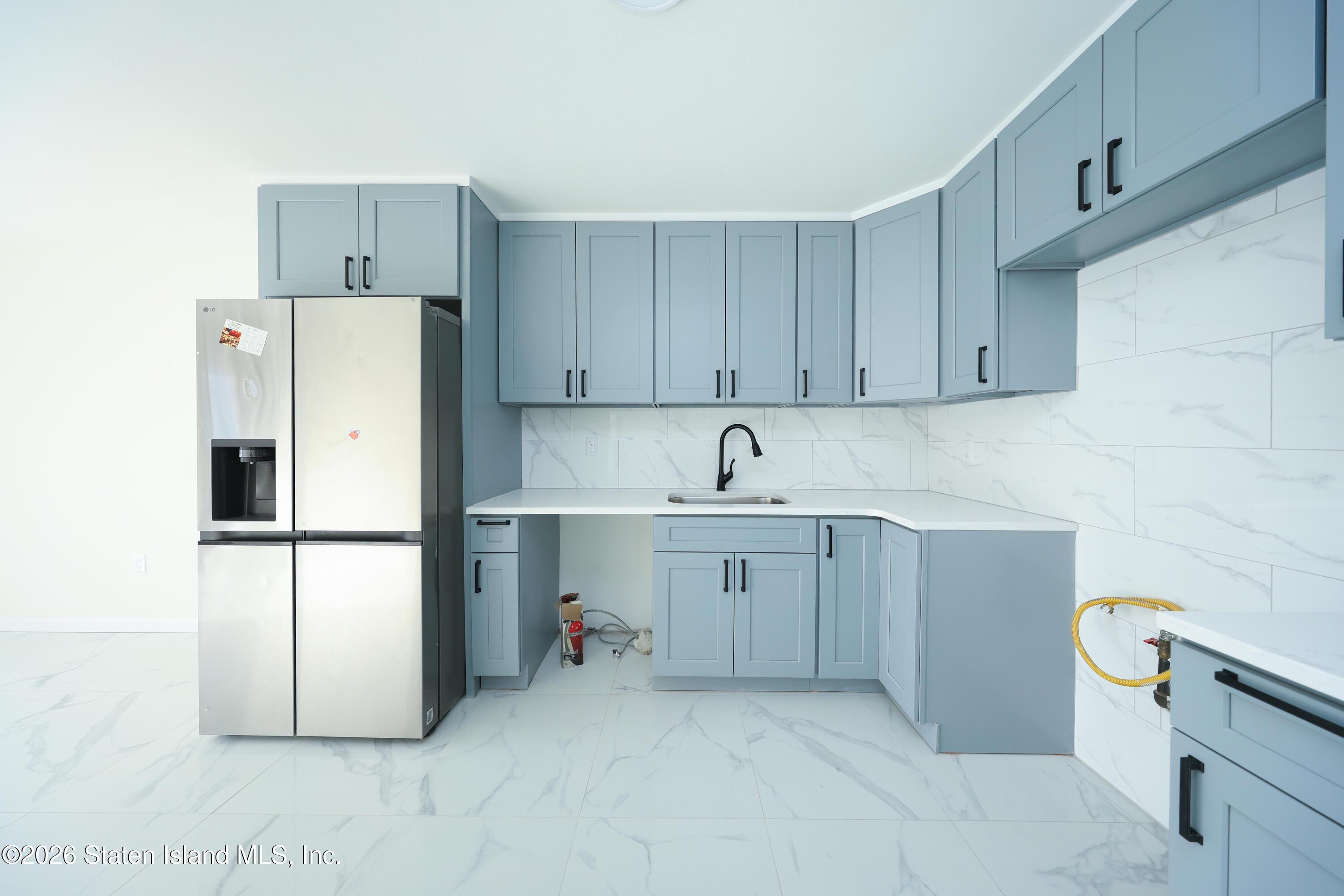 86 Confederation Place Staten Island, NY 10303 - Photo 12 of 29 IMG_9213